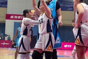 看看女姚明张子宇WCBA首秀 受到的3人包夹强度有多大？